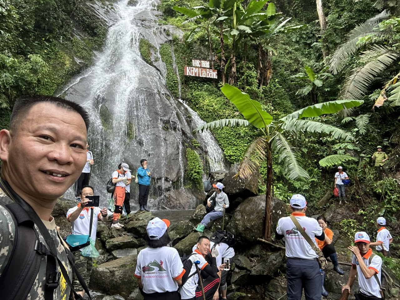 Team World Mate Travel trekking in White Waterfall Tam Dao